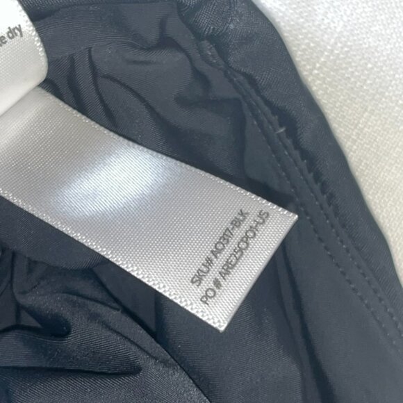 Andie The Fiji One Piece in Black - Picture 7 of 11